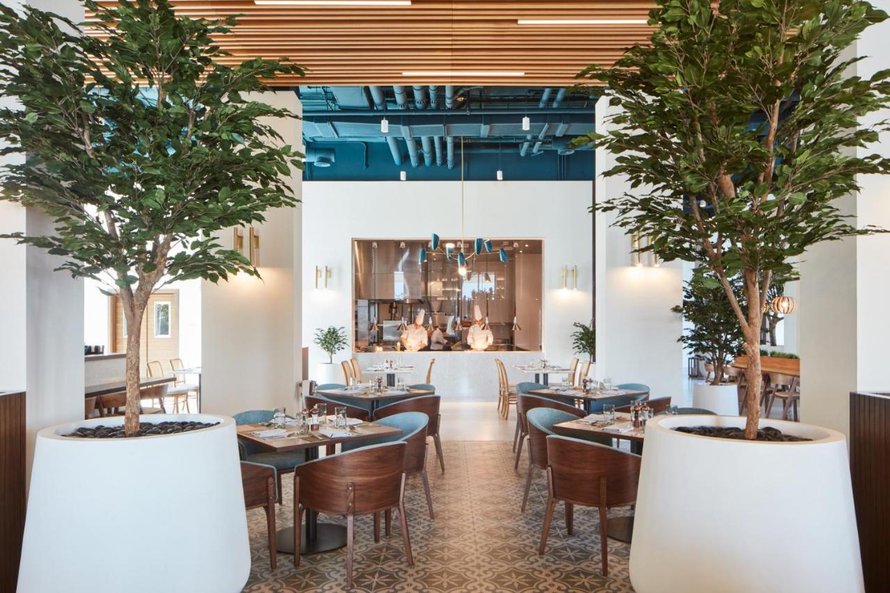 Vida Beach Resort Umm Al Quwain Exteriör bild The interior of the restaurant
