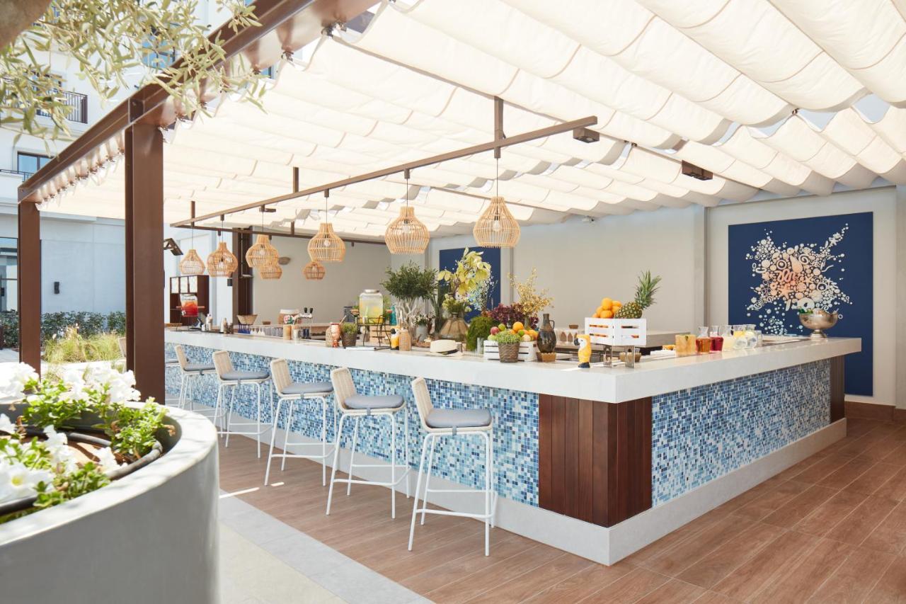 Vida Beach Resort Umm Al Quwain Exteriör bild The bar at the 2014 Big Brother house